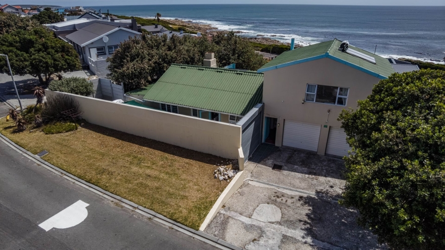 4 Bedroom Property for Sale in Perlemoenbaai Western Cape